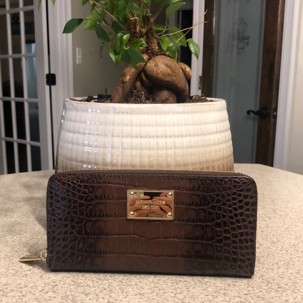 🎁 NWOT!!! MICHAEL KORS BROWN CROC WALLET